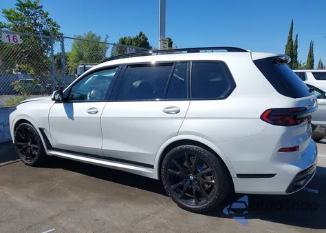 2024 BMW X7 xDrive40I z USA, uszkodzony, nr VIN 5UX23EM06R9U25642